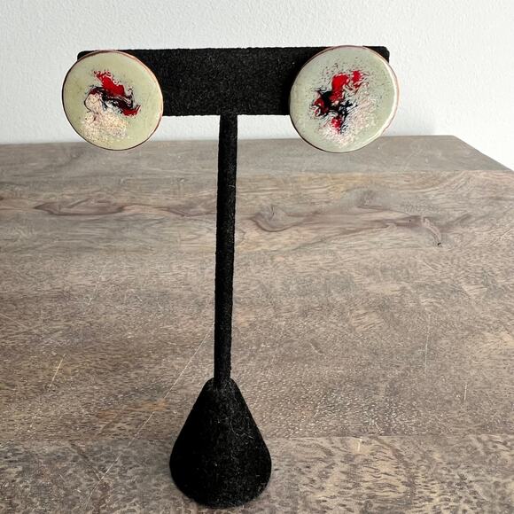 Vintage abstract pale green artistic screw back circular medallion earrings - Picture 2 of 7